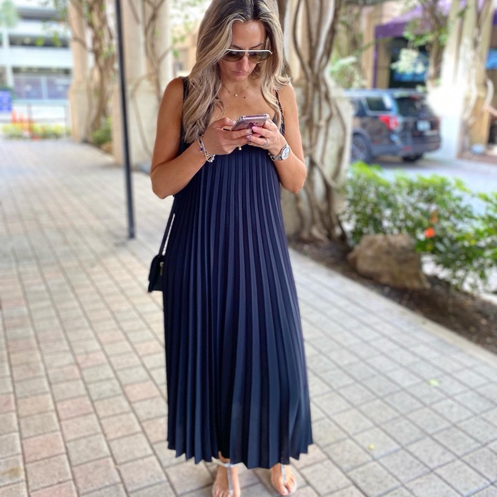Elegant Black Pleated Dress